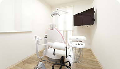 定期検診から専門性の高い矯正歯科・インプラントまで幅広い診療に対応